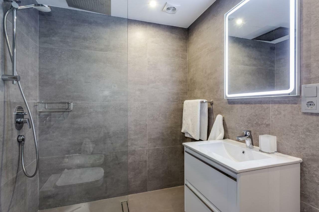 By Riva - Luxurious, Exclusive 2 Bedroom Apt Inside Puerto Banus Marbella Exterior foto
