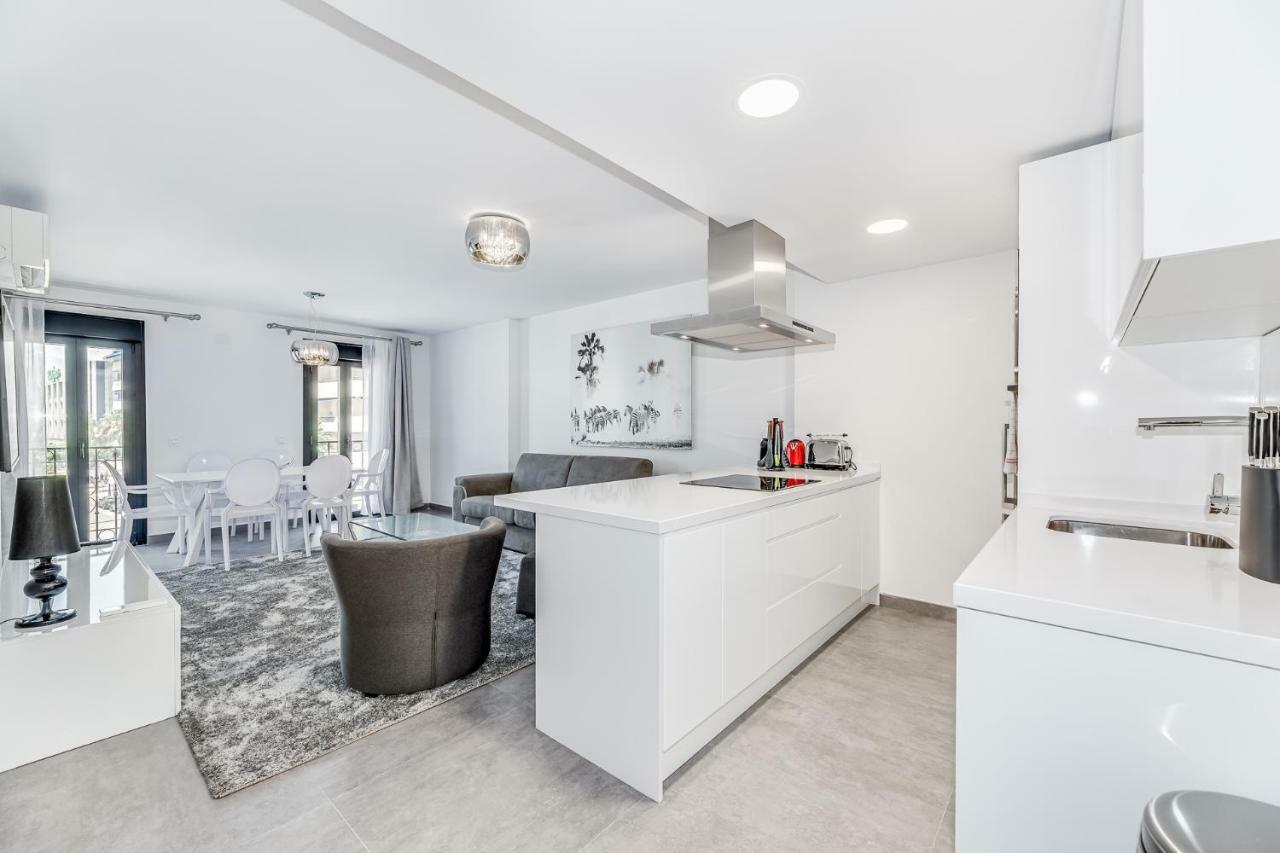 By Riva - Luxurious, Exclusive 2 Bedroom Apt Inside Puerto Banus Marbella Exterior foto
